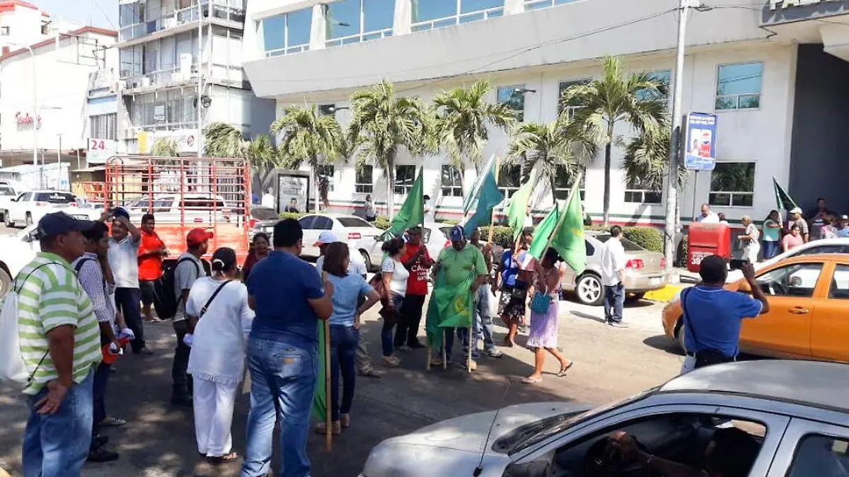 trabajadores agricolas bloquean costera